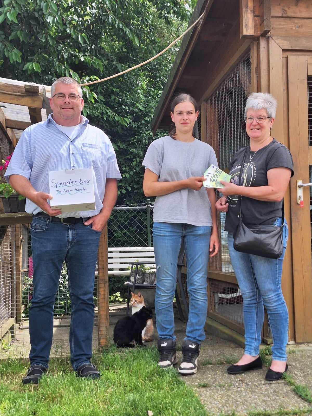 Besucher beim &quot;Tag der offenen Gartentür&quot; spenden